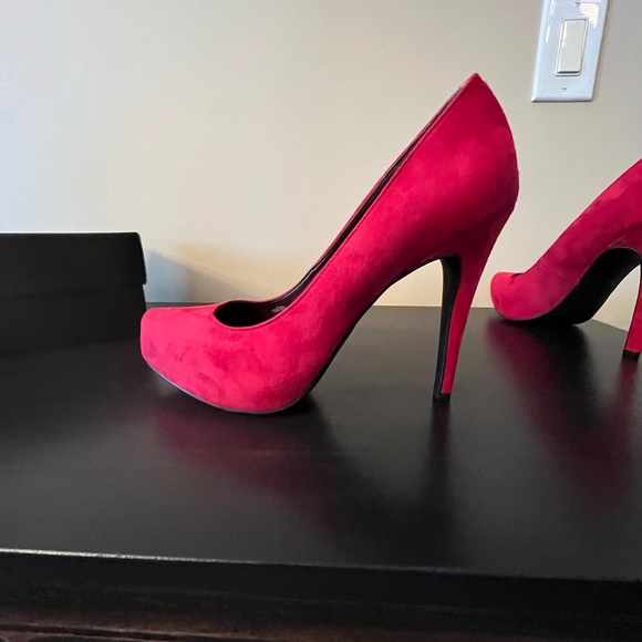 BCBGeneration Parade, Red Suede, Stiletto Heel, 8.5M, NWT - Picture 5 of 11